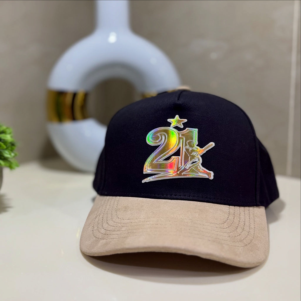 Gorra 21 Edición Especial – Acabado Holográfico Premium