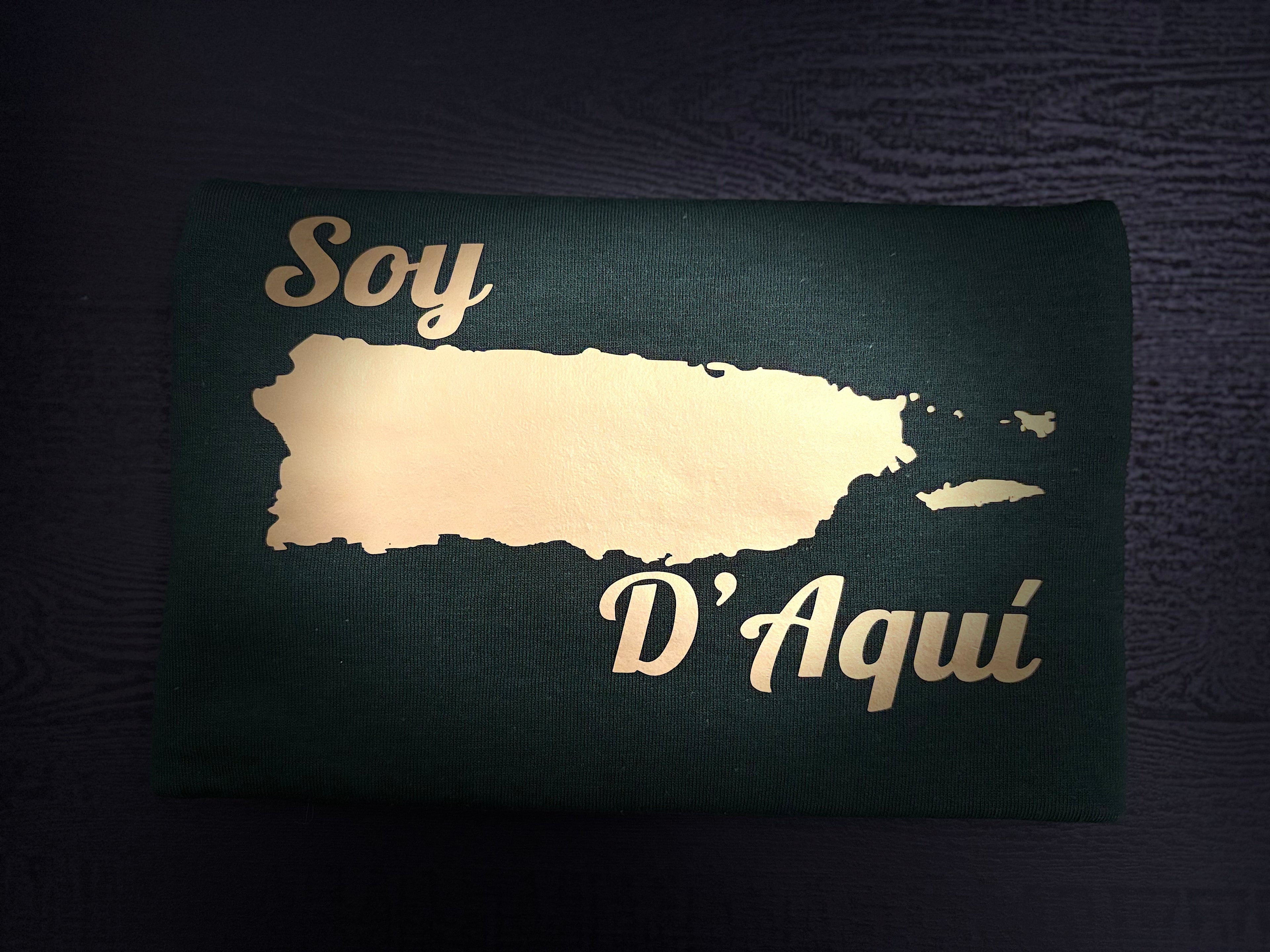 👉 Soy de Aquí – Camisa Boricua Original